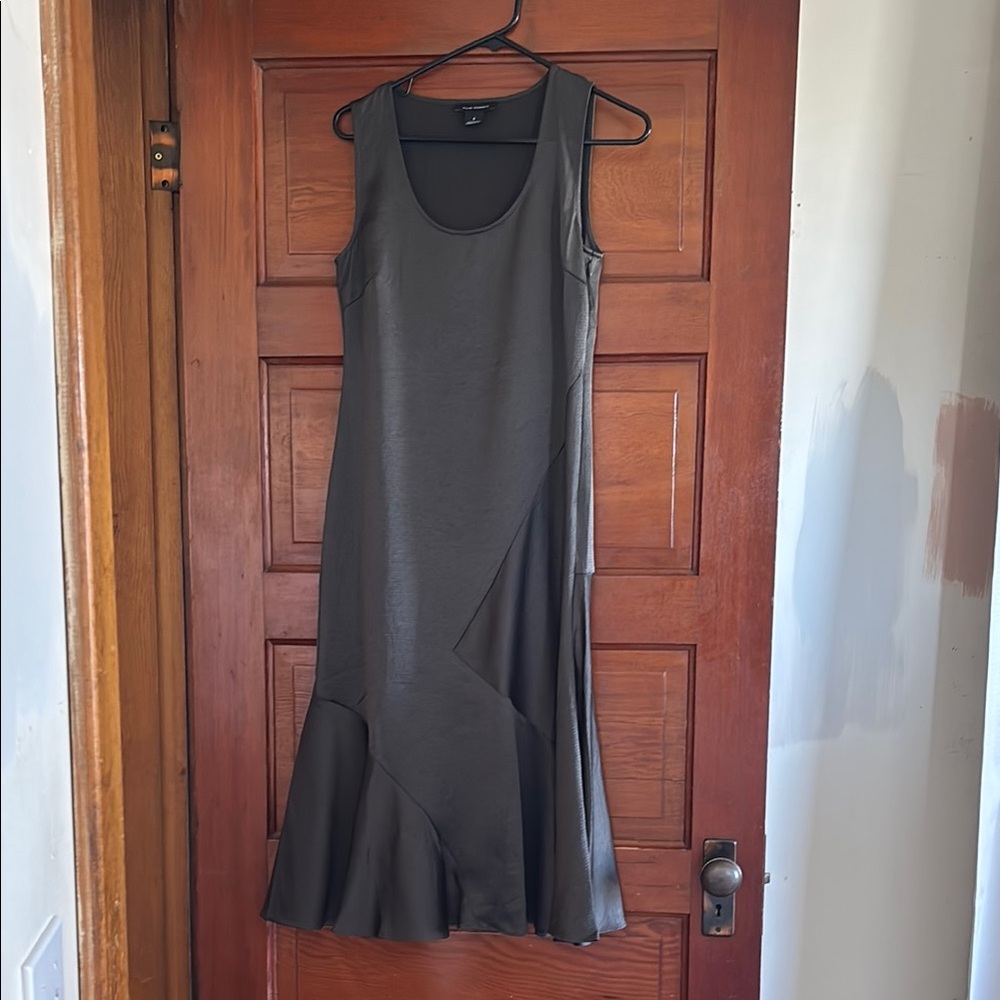 Elegant Olive Green Sleeveless Dress